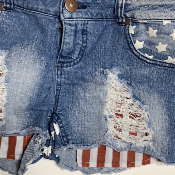 🌵Xhilaration Distressed Americana jean shorts - Picture 4 of 4